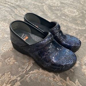 Womens Dansko clog. Size 7 (37)